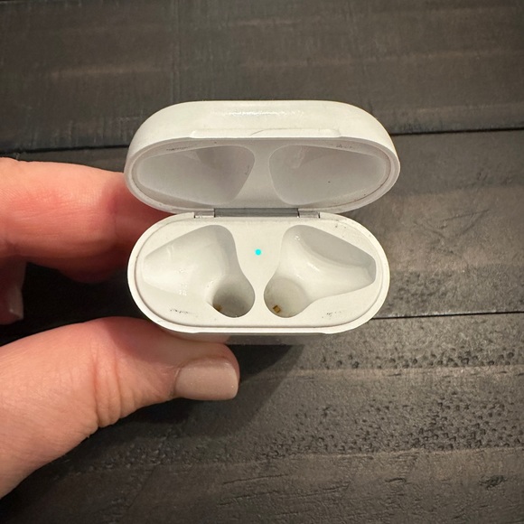 Authentic Apple AirPods Charging Case - Picture 3 of 4